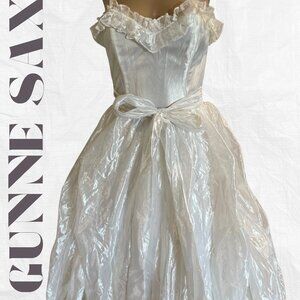 VINTAGE GUNNE SAX IVORY TAFFETA WEDDING GOWN Jessica McClintock • 1980s •